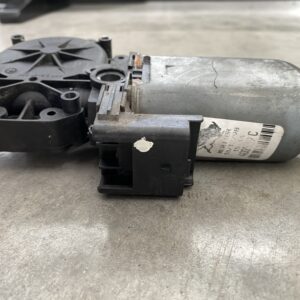 ľavý predny motorček stahovania mazda 323F
