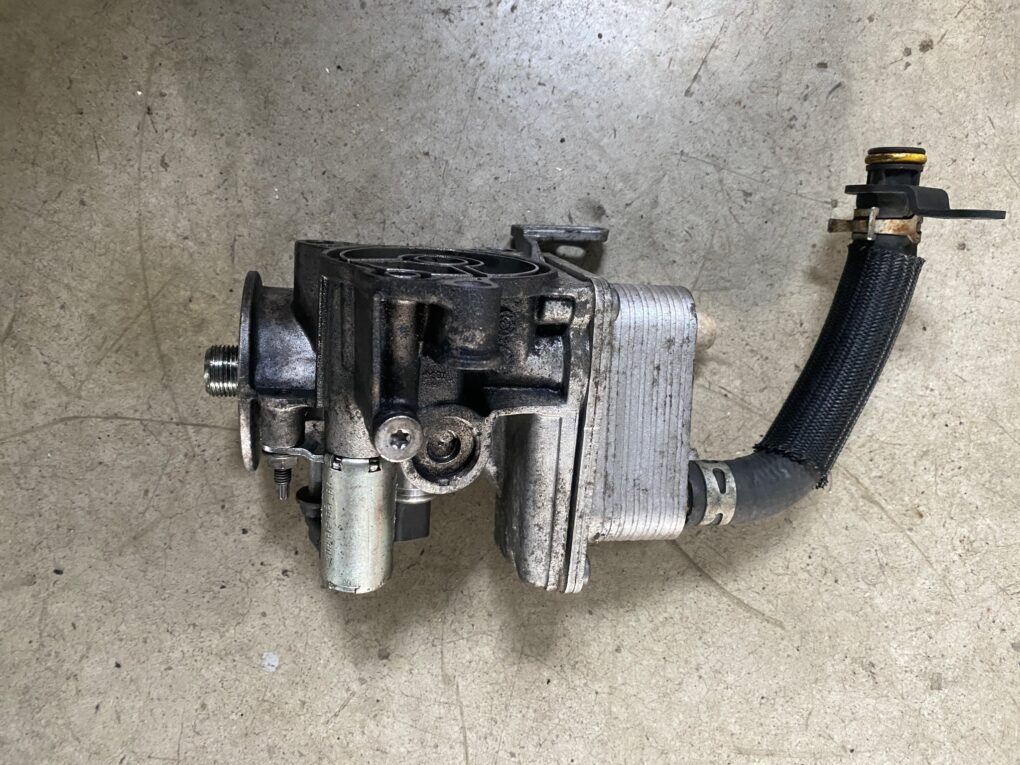 Držiak olejového filtra s chladičom 2.0 BlueHDi TDCi 9827976780