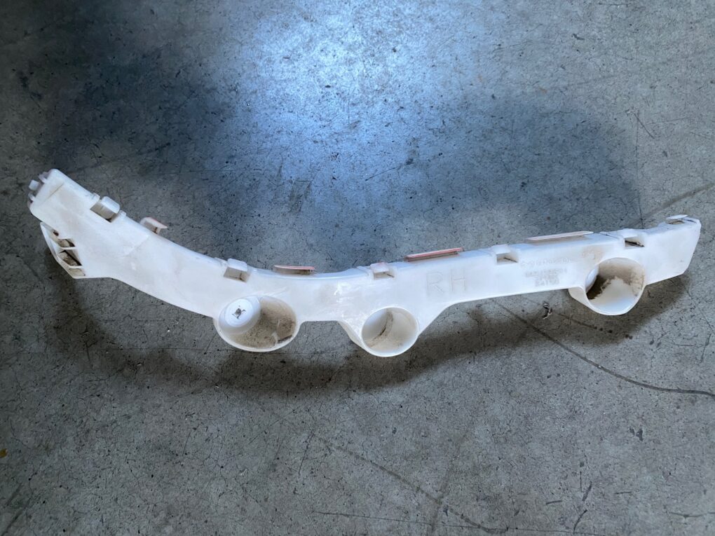 Držiak vodiaca lišta Mazda D651502H1 K4150