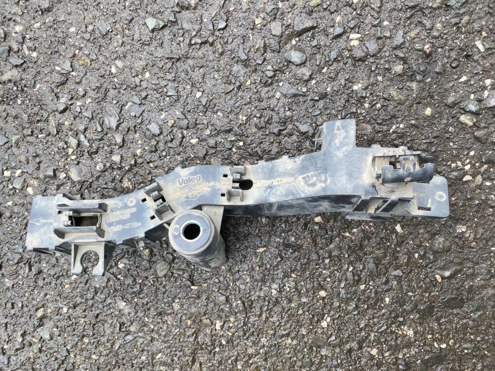 Držiak / vodiaca lišta Renault Trafic Opel Vivaro 8200518237 93857631